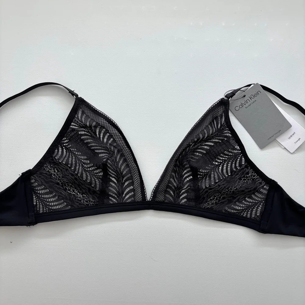Calvin Klein Women's Medium Black Sculpt Lace Unlined Triangle Bralette NWT - Picture 6 of 8